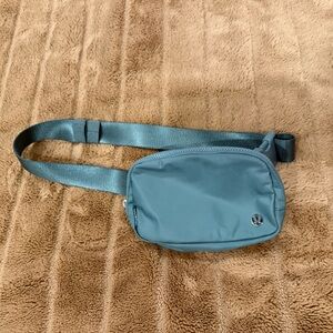 Lululemon Everywhere Belt Bag Tidewater Teal